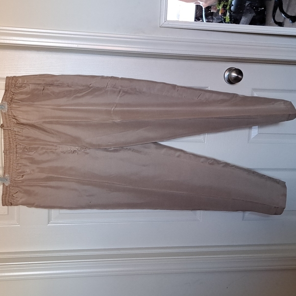 100% Silk Jogging Set - Picture 6 of 11